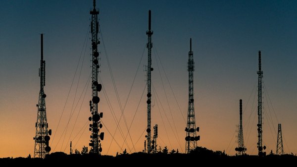 Comment les entreprises de télécommunications peuvent-elles bénéficier de l'externalisation des opérations réseau ?