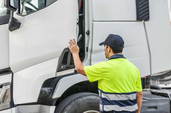 Œuvrer dans le métier de routier : les contraintes et les avantages