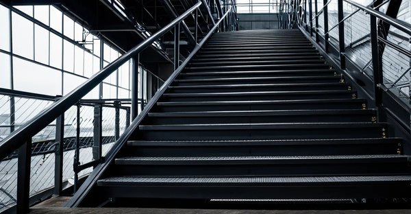 Escaliers industriels : solutions sur mesure et sécurisées